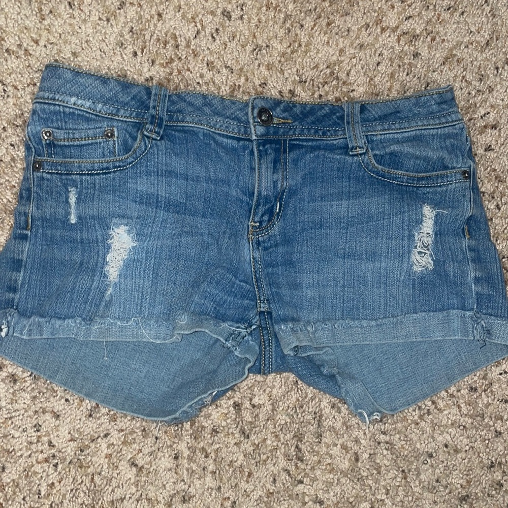 JUNIORS SIZE 11 distressed jean shorts